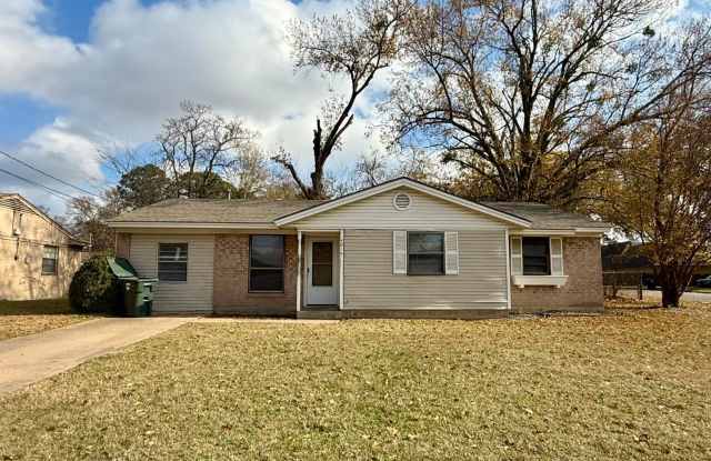 Tour Today! 4 bedrooms 1.5 bathrooms! - 4014 Appletree Lane, Tyler, TX 75701