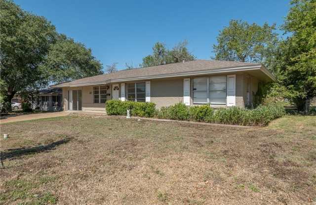 1702 E Wm J Bryan Parkway Gallery 3