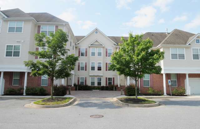 2 Bedroom Condo Located in Hollington at the Pointe Community- Owings Mills, MD. - 9611 Devedente Drive, Owings Mills, MD 21117