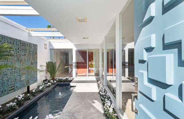 Furnished 2BR Mid-Century Condo in Palm Desert, Monthly Rental Gallery 3