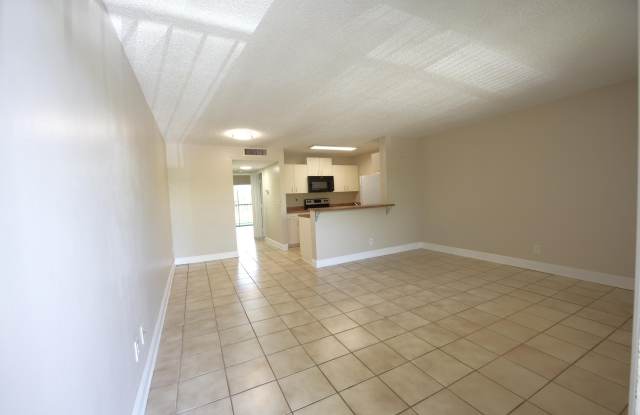 1523 Meadows Circle W Gallery 3