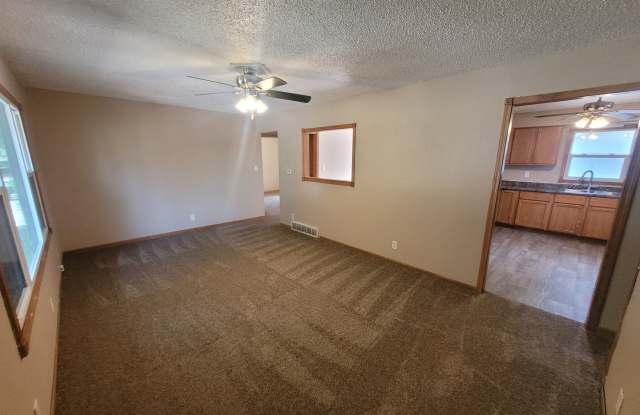 3 Bedroom Home with Garage! Gallery 3