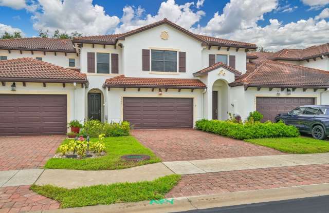 ** 3 Bedroom Townhouse with Garage!! AVAILABLE NOW ** photos photos