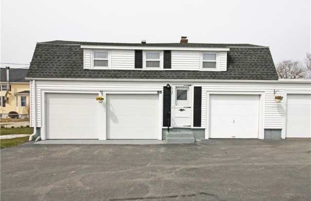 563 Aquidneck Avenue photos photos