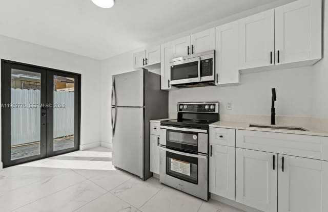 921 NW 22nd Ct photos photos