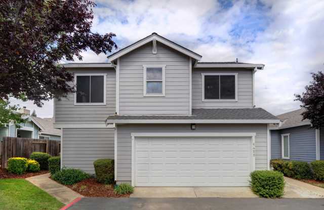 Gated Laguna Mirage Community: 3 bedrooms, 3 full bathrooms Gallery 1