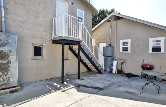 1829 E 63rd Street 1/2 Gallery 4