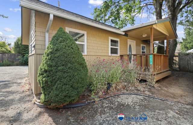 Fantastic location, move in ready! 1 bed, one bath, HUGE kitchen! photos photos Fantastic location, move in ready! 1 bed, one bath, HUGE kitchen! photos photos