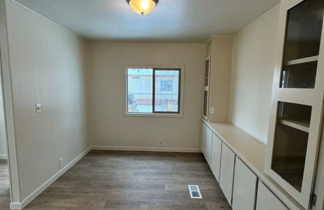 Newly renovated 1.5 years ago, 3 bed 2 bath Gallery 3