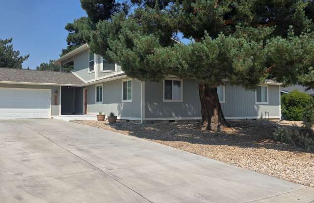 5 bedroom home on a golf course in Boise Idaho Gallery 1