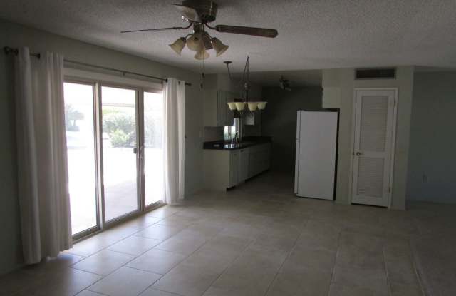 10841 W Pineaire Drive Gallery 4