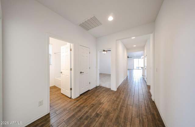 2306 E BRANHAM Lane Gallery 4