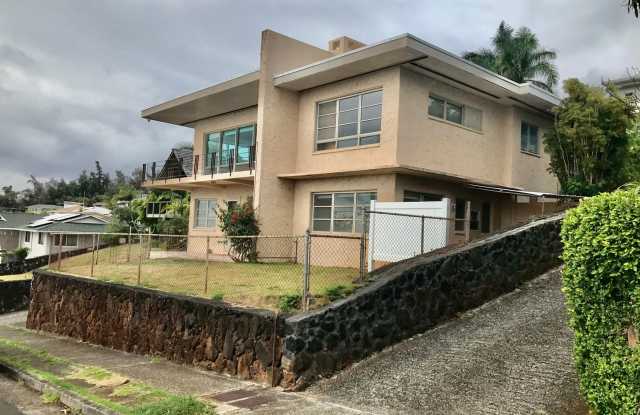 Large single family home with Ocean and city Views! Three covered parking stalls-Clean and bright home with 3 lanais - 1829 Alewa Drive, Honolulu, HI 96817