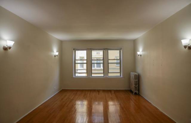 1633 W Lunt Gallery 1