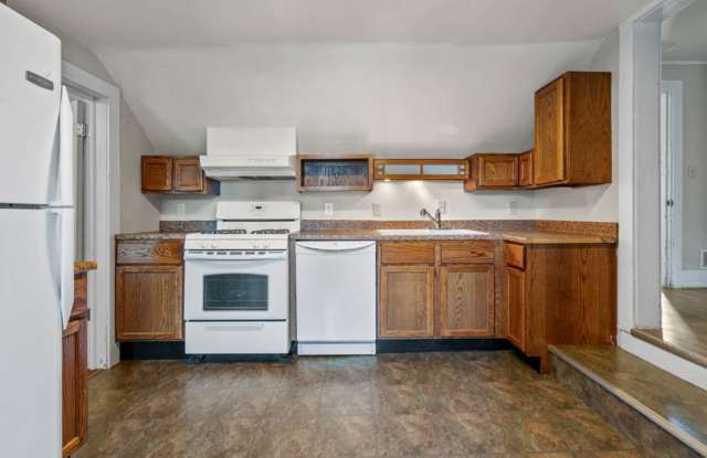 220 W 9th St (Duplex) Gallery 1