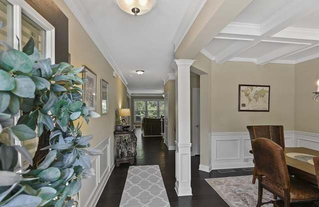 1500 Roswell Manor Circle Gallery 3