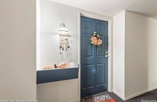 1127 S Lake Drive Gallery 3