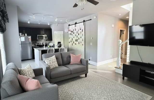 Luxury Student Living- 4BR/4BA Townhome Near UGA (Available Fall 2026) photos photos