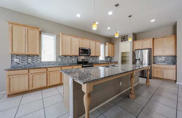 Stunning 4BR Peoria Home with Solar, Pickleball Court, Pool Access & Great Schools Gallery 4