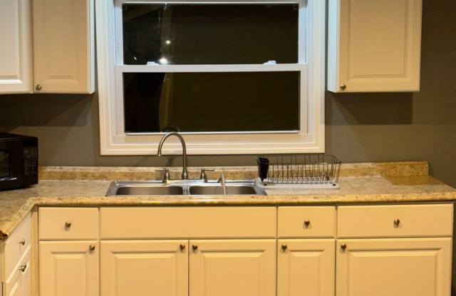 2 Bedroom 1 Bathroom- Single Family Home - 614 North Liberty Street, New Castle, PA 16102