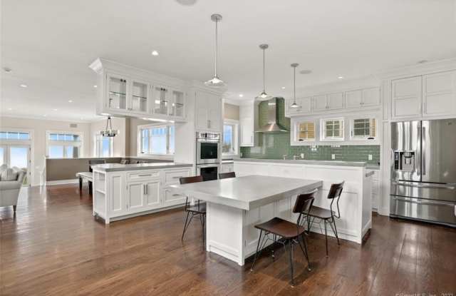825 Fairfield Beach Road Gallery 3