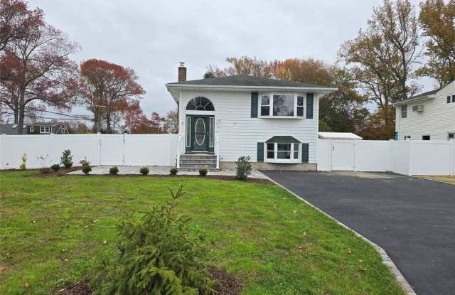 147 Connetquot Road - 147 Connetquot Road, Oakdale, NY 11769