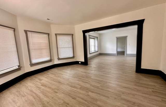 MP135 - 2907 E Jackson photos photos