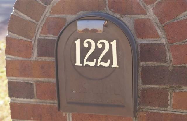 1221 Clearwater Lane Gallery 3