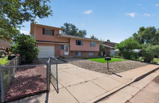 Spacious 4BR House in Colorado Springs Gallery 3