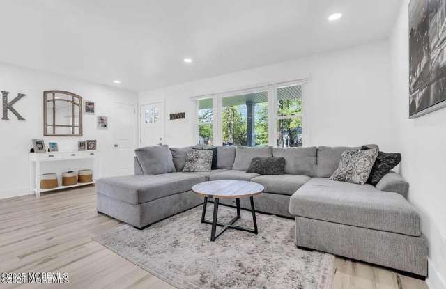 1506 Evergreen Avenue Gallery 4
