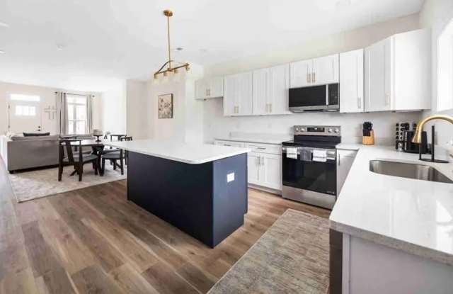 395 Church St N photos photos