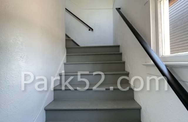 2 Bedroom Duplex with Additional Storage- Small Pets Allowed! Gallery 3