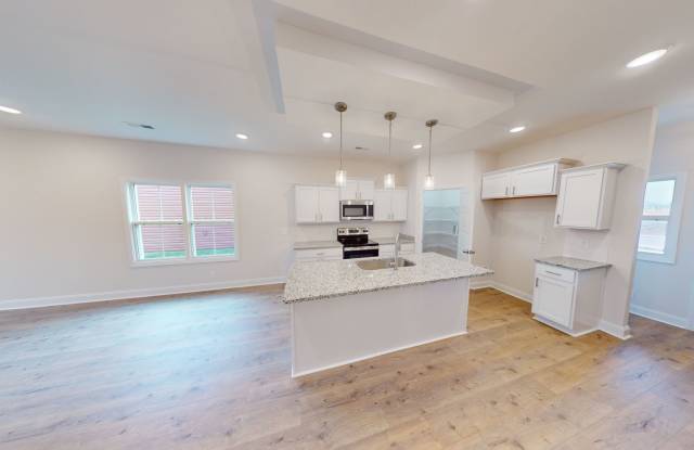 Modern Home with Stainless Steel Appliances, Walk-In Closet And Attached Garage Gallery 4