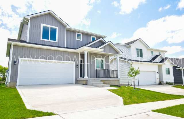 3 Bedroom, 3 Bath Newer Build Home In Norwalk photos photos