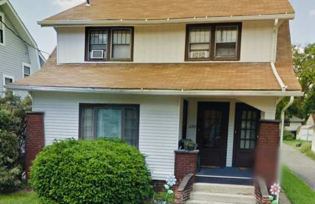 2109 Woodland Ave Nw photos photos