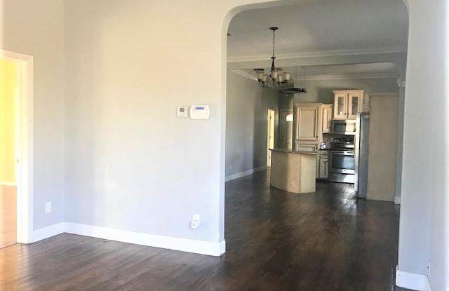 1201 S Fannin Avenue Gallery 3