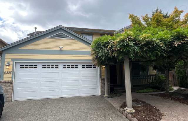 Stunning 4 Bed Home in Quiet Cul-De-Sac. photos photos