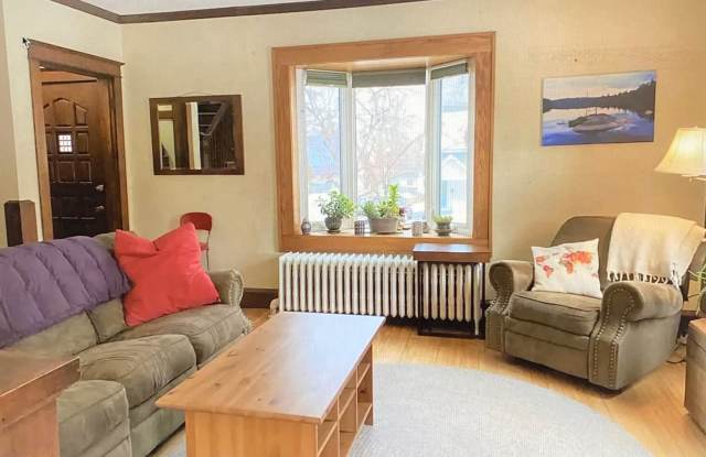 Available Now!- 3 bed 1 Bath Home! Don't Miss The Chance To Make This Your Home! Also $250 Off First Months Rent! Gallery 3