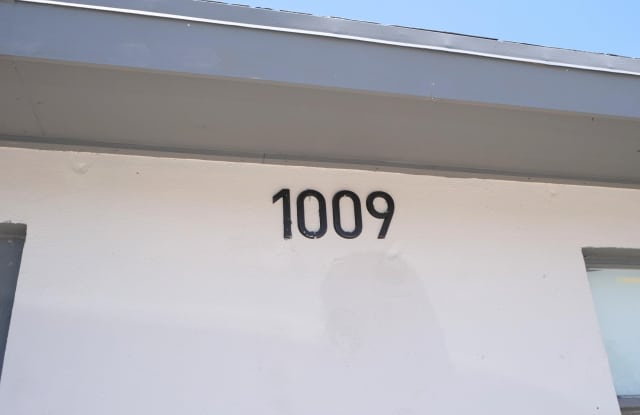 1009 9TH Street Gallery 1