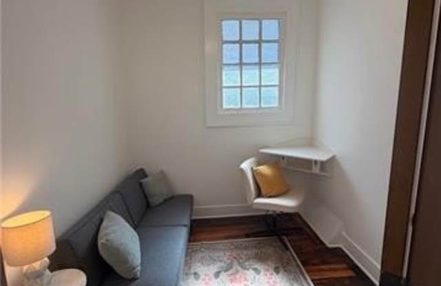 137 N CLARK Street Gallery 2