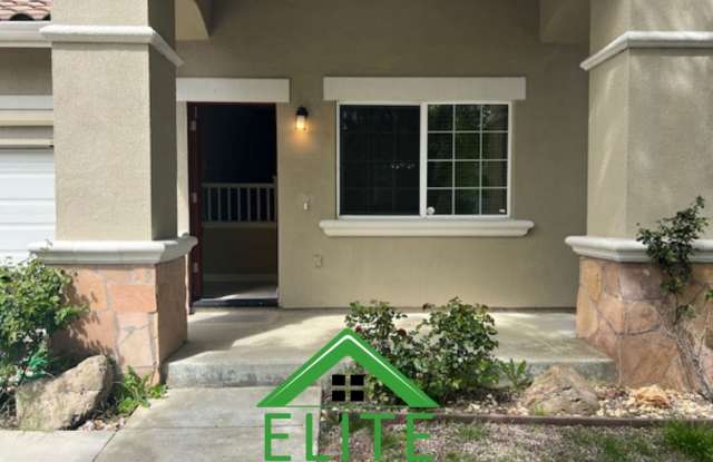 **Welcome to 3-bed and 3-bath house located in Brentwood.** Gallery 3
