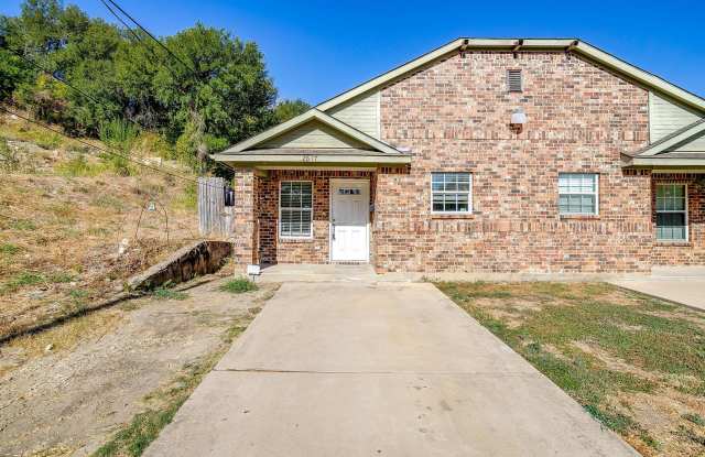 Half of Duplex Ready for New Tenants- 3 Bed, 2 Bath- Near the Historic Stockyards- 76164 - 2617 Prospect Avenue, Fort Worth, TX 76164