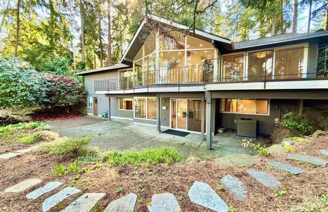 Stunning Mercer Island Home with Lake Washington Views – 4BD/3.75BA photos photos