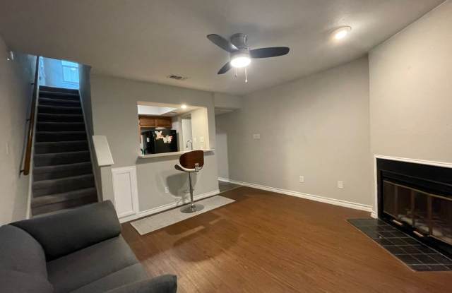 Two Story 1bd/1ba Condo Available Now in Tarrytown! - 1404 Norwalk Lane, Austin, TX 78703