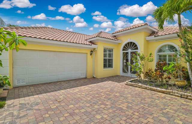 NOW AVAILABLE - Gorgeous 3/2 Plus Den Pool Home in Verona Walk! Gallery 3