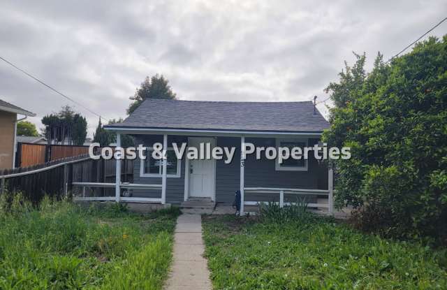 2BD HOUSE IN HOLLISTER FOR RENT - 923 Prune Street, Hollister, CA 95023