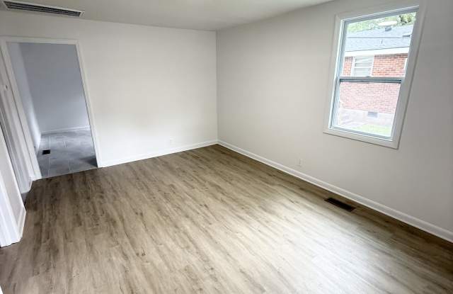 1321 Riverwood Drive - B Gallery 3
