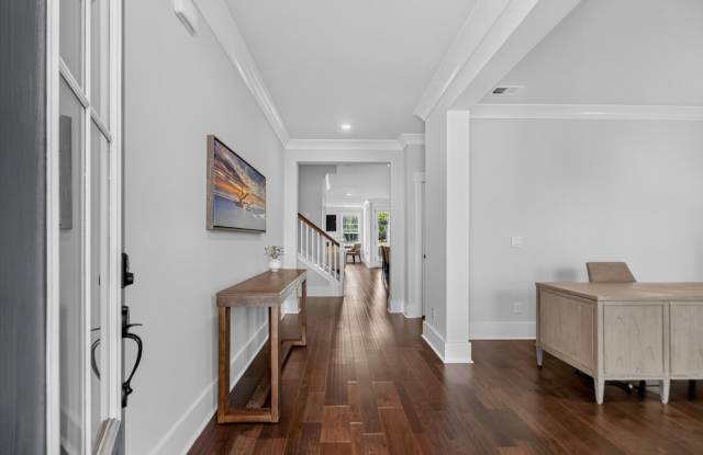2811 Dearmin Drive Gallery 3