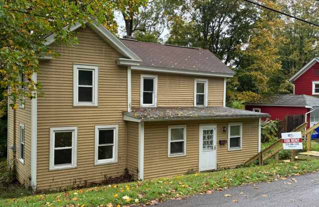 Charming 3- Bedroom Village Home - 7 Union Street Camillus NY photos photos