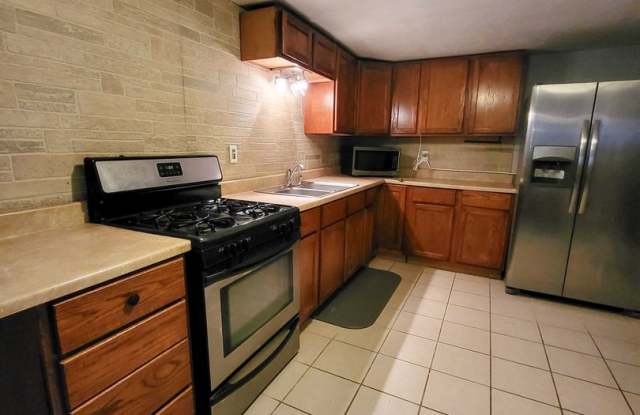 3 Bedroom/ 1 Gallery 4